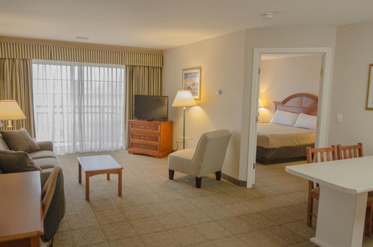 סאות' ברלינגטון Smart Suites On The Hill מראה חיצוני תמונה